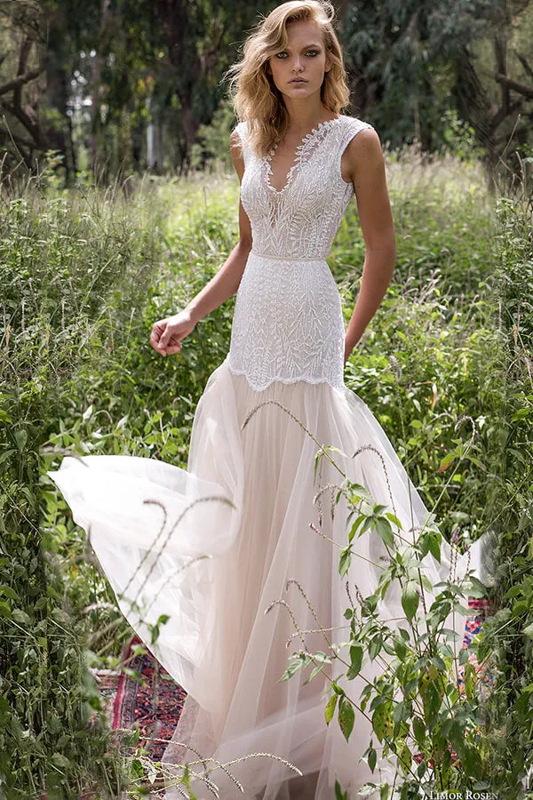 Amazing Long Sheath V-neck Lace Tulle Backless Wedding Dress