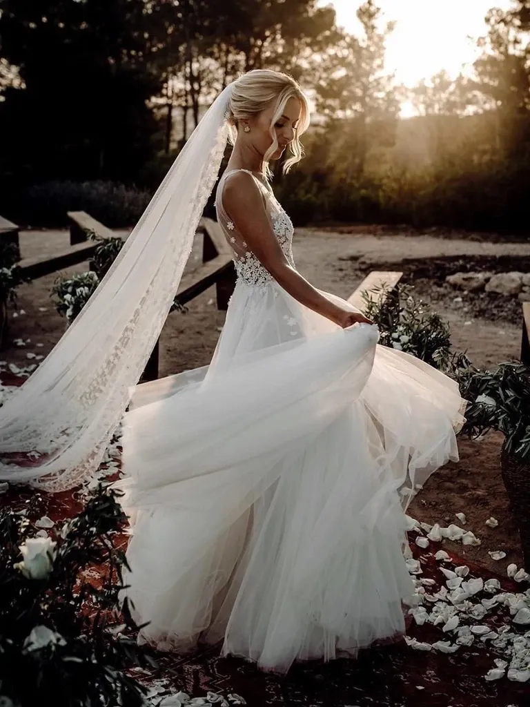 Chic A-line V neck Tulle Beach Court Train Rustic Wedding Dress ER2060